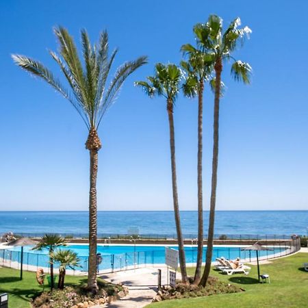 Beach-Line Apartment With 3 Bedrooms In Estepona Kültér fotó
