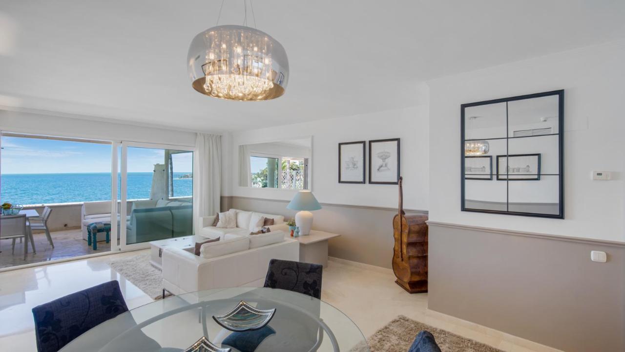 Beach-Line Apartment With 3 Bedrooms In Estepona Kültér fotó