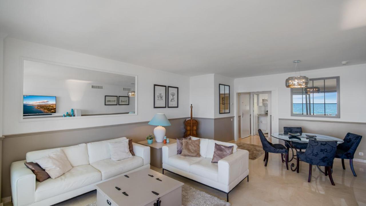Beach-Line Apartment With 3 Bedrooms In Estepona Kültér fotó