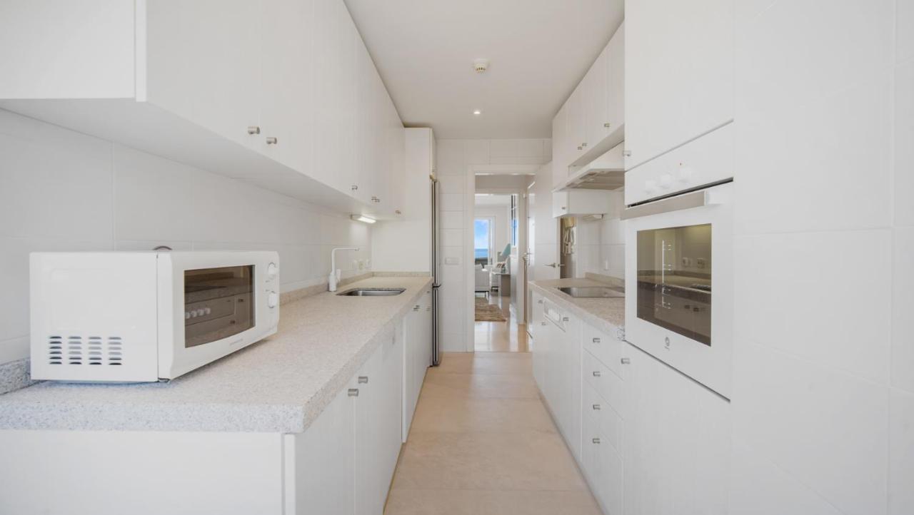 Beach-Line Apartment With 3 Bedrooms In Estepona Kültér fotó