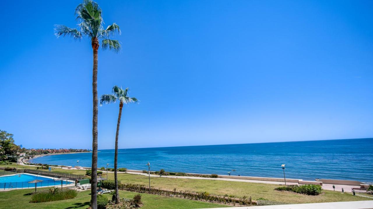 Beach-Line Apartment With 3 Bedrooms In Estepona Kültér fotó