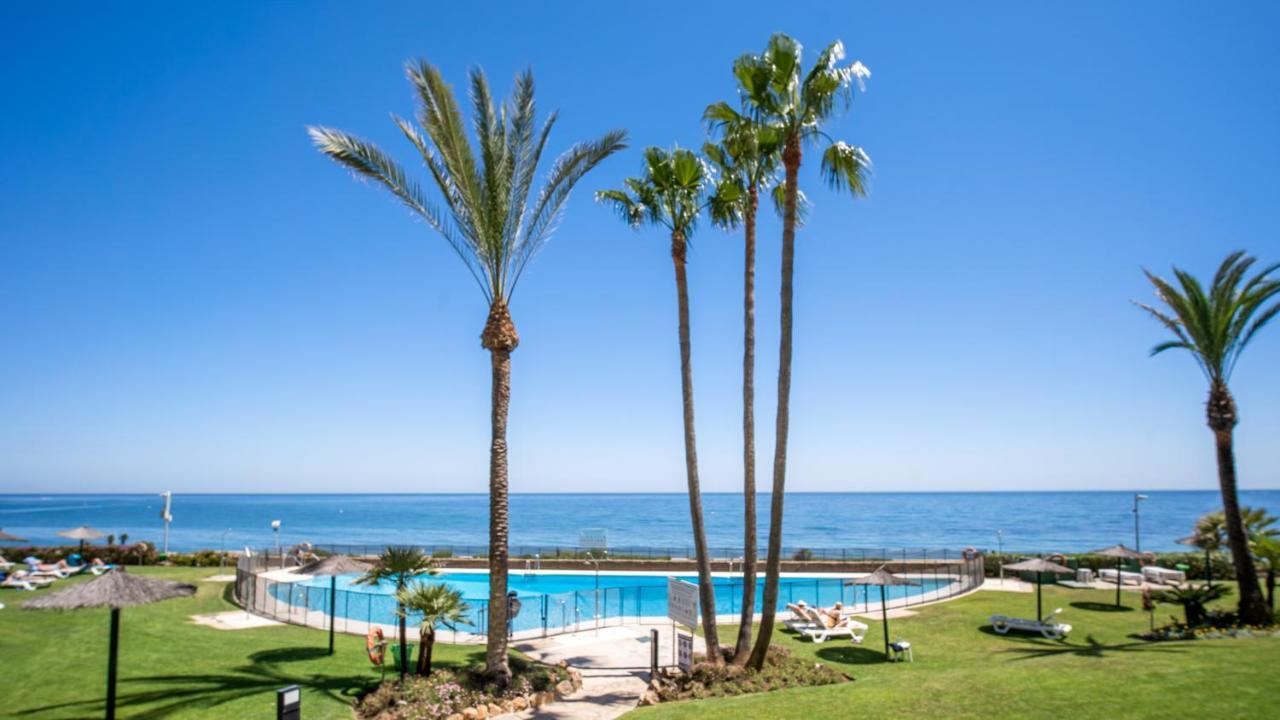 Beach-Line Apartment With 3 Bedrooms In Estepona Kültér fotó
