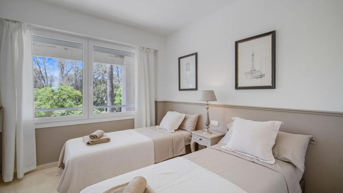Beach-Line Apartment With 3 Bedrooms In Estepona Kültér fotó